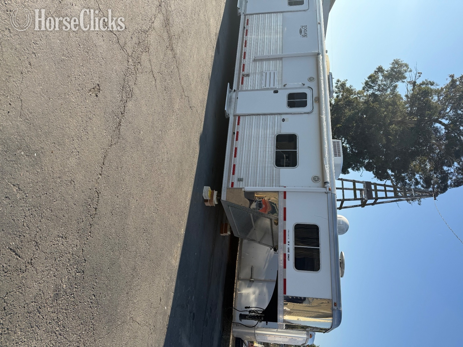 Horse Trailers - 2009 Logan Coach XTR Gooseneck Horse Trailer