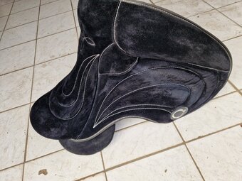 17.5" Stubben English Saddle