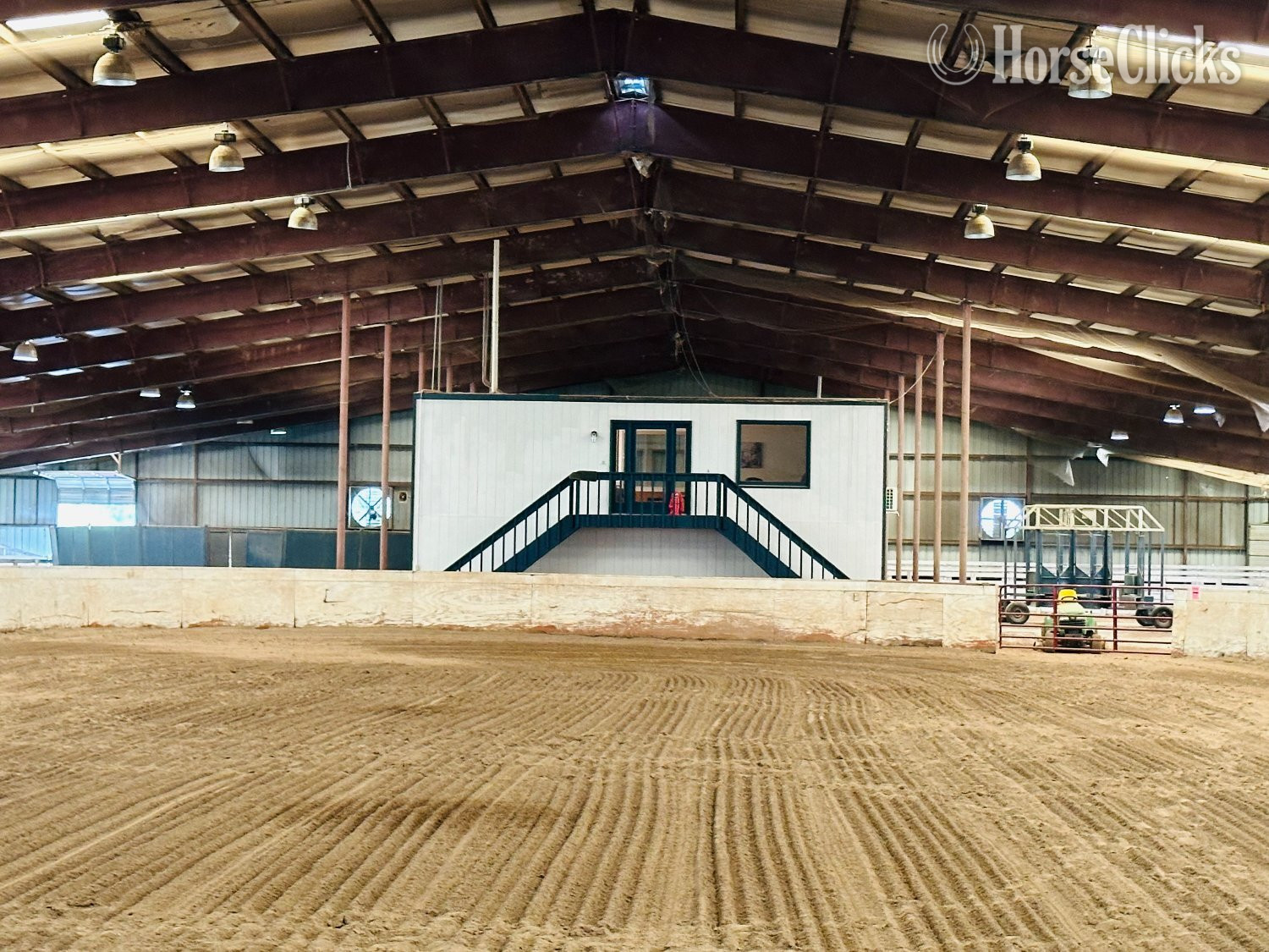 80,000 Sq Ft Indoor Arena with Endless Possibilities - Commercial Property in Kentucky