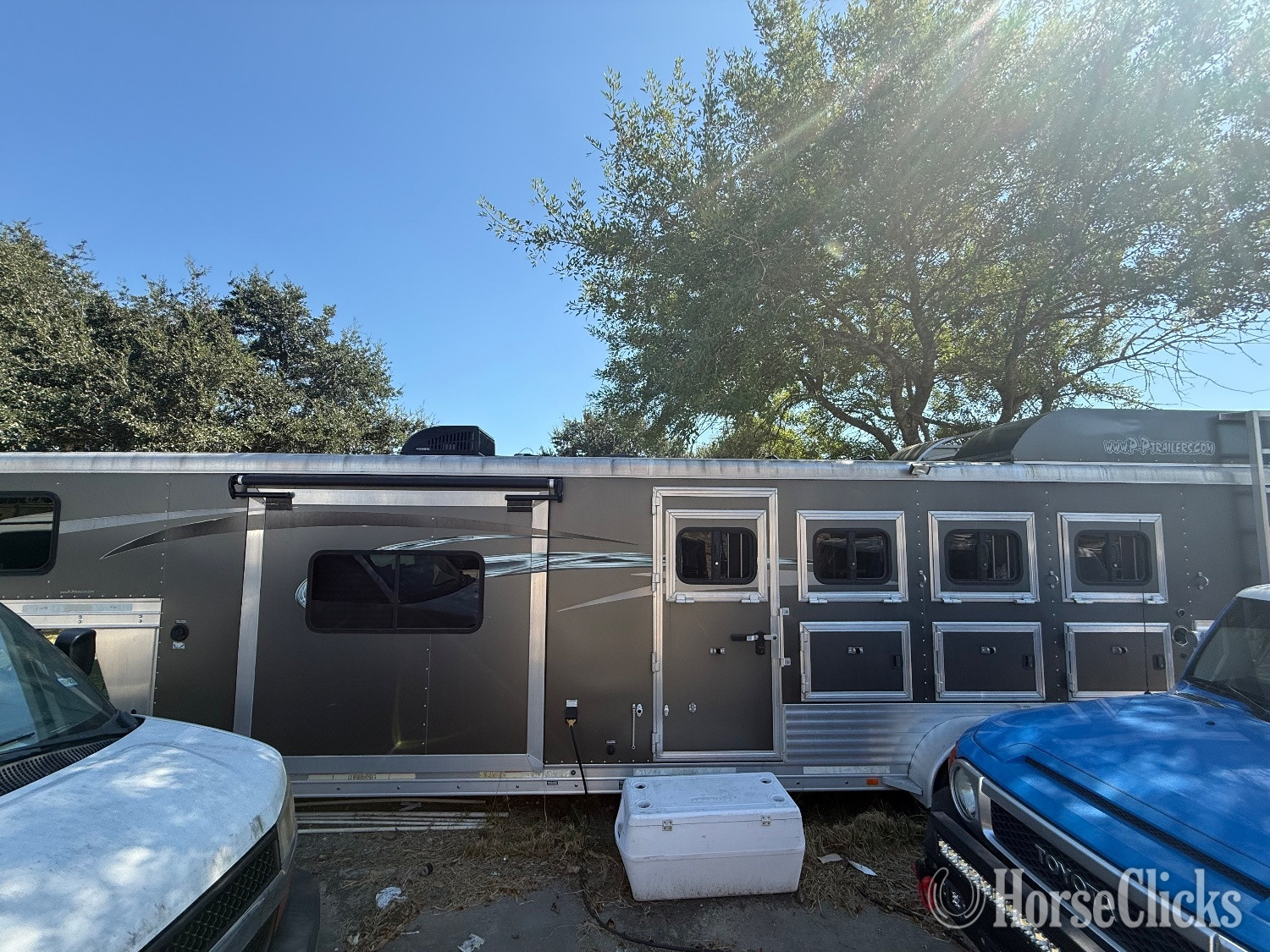 Texas 2017 Lakota 4 Horse 11ft w/slide Gooseneck Horse Trailer