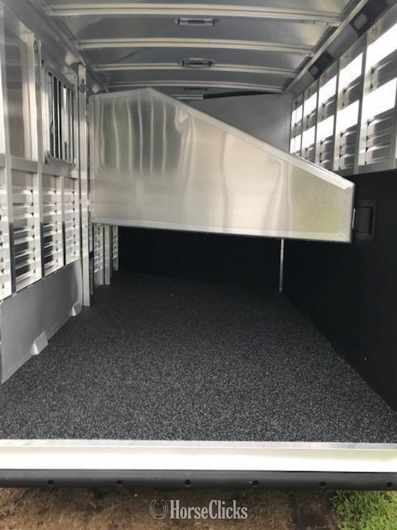 2026 Exiss Trailers Express CXF Gooseneck Horse Trailer Florida
