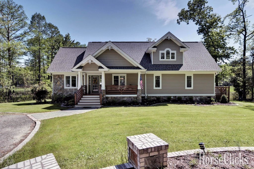 Virginia Waterfront, 16 acres, 3 stalls, 4 miles to Colonial Williamsburg