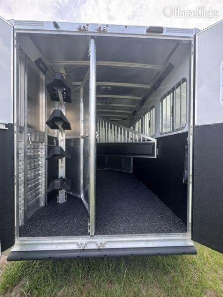 2026 Exiss Trailers Escape 7410 LQ Gooseneck Horse Trailer - Horse Trailers