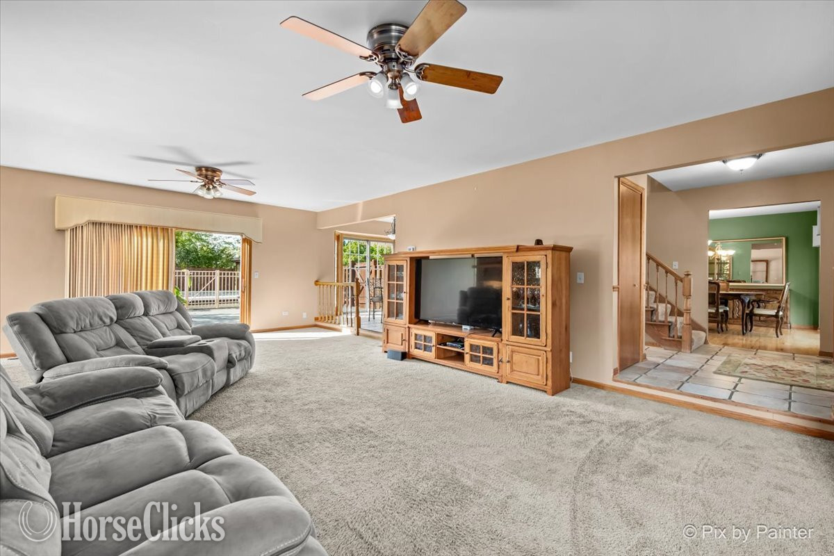 SOLD!!!  3 ac Estate in Woodstock, IL --Bring your horses! - Farms