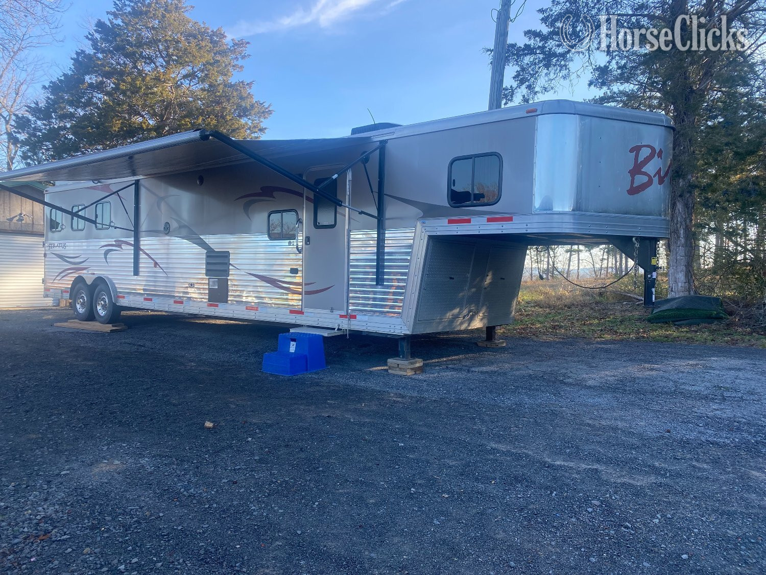 2014 Bison Coach Stratus Gooseneck Horse Trailer in Arkansas