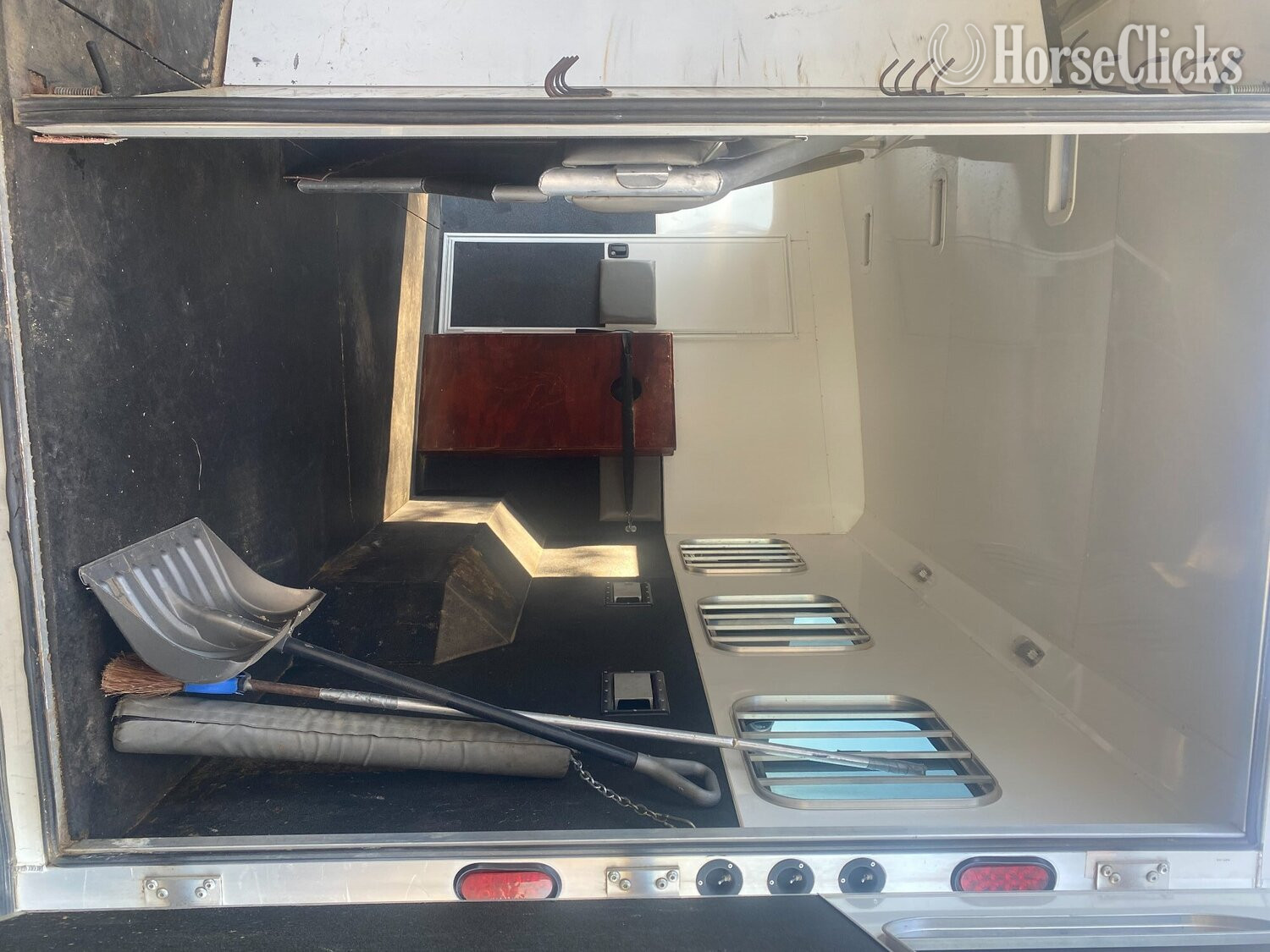 2014 Bison Coach Stratus Gooseneck Horse Trailer