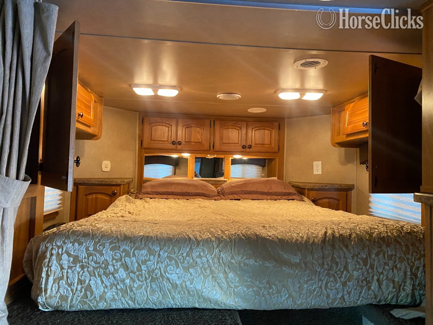 2014 Bison Coach Stratus Gooseneck Horse Trailer - Horse Trailers in Arkansas