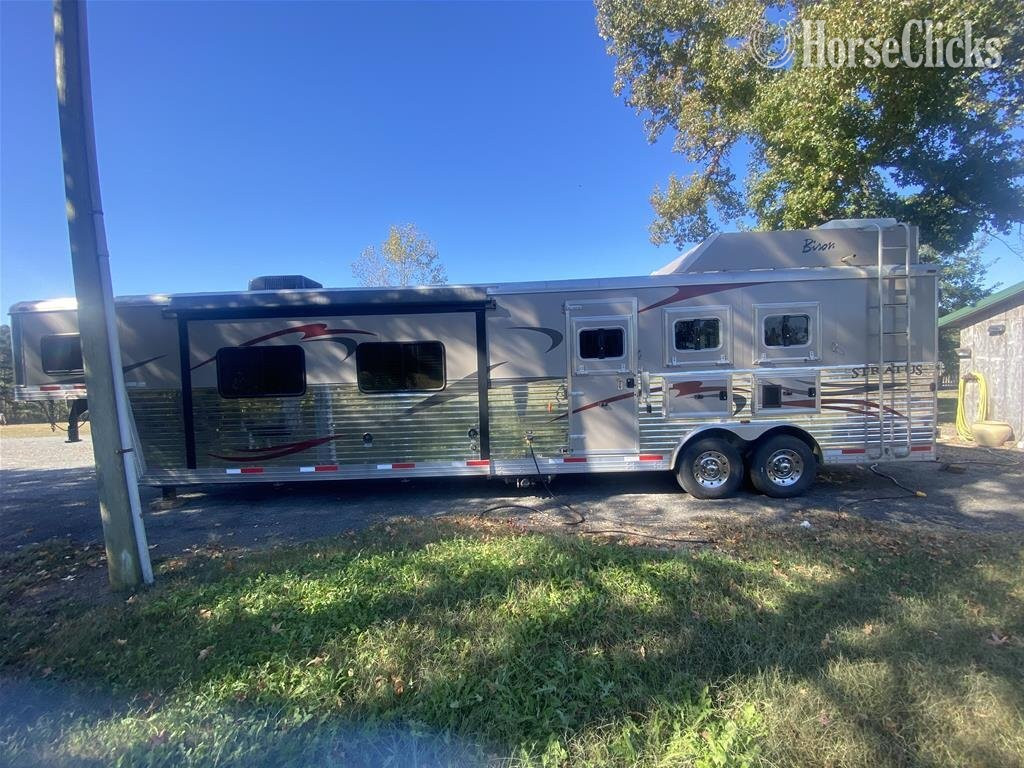 2014 Bison Coach Stratus Gooseneck Horse Trailer - Horse Trailers