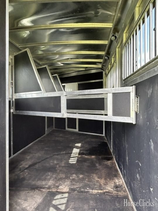 2022 Shadow Trailers 4H 9'LQ Gooseneck Horse Trailer - Horse Trailers
