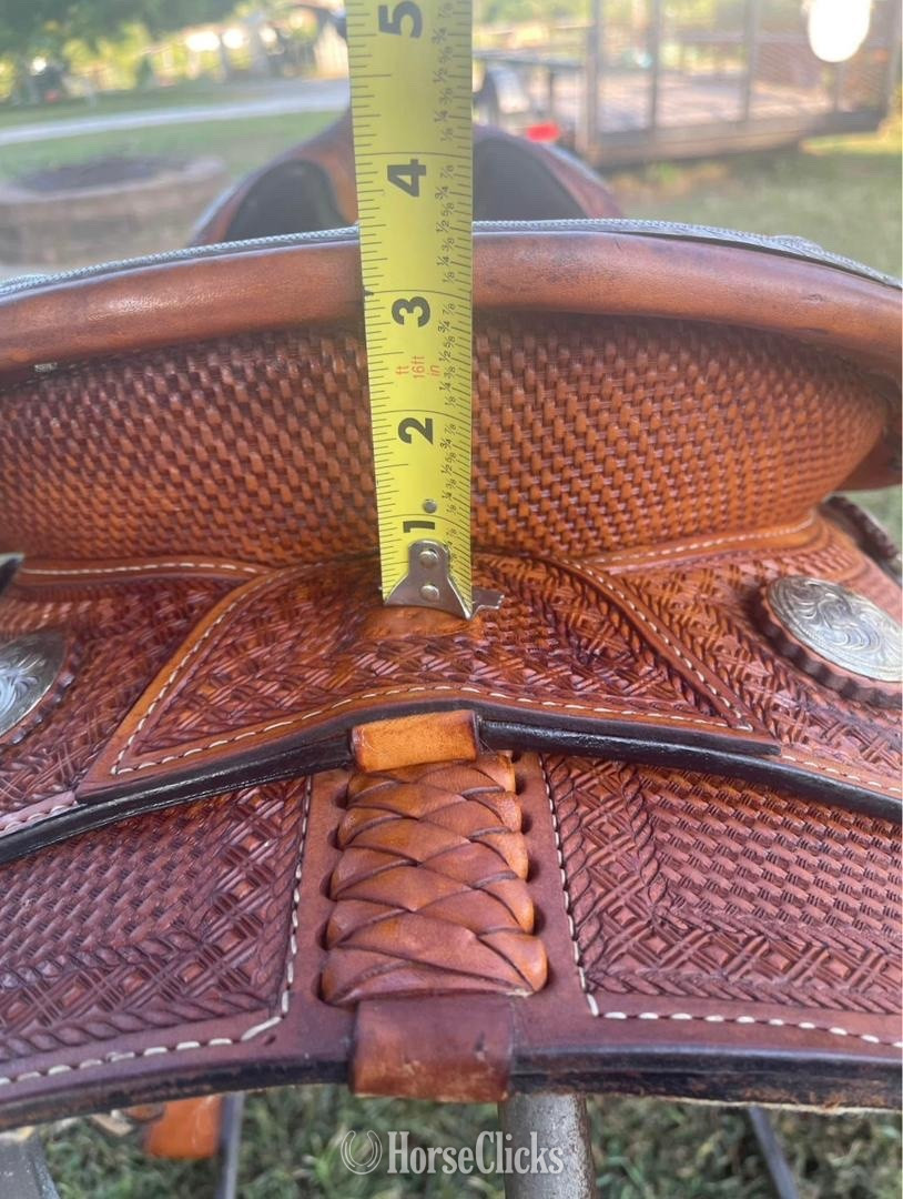 16.5" Dale Chavez English Saddle in Arkansas