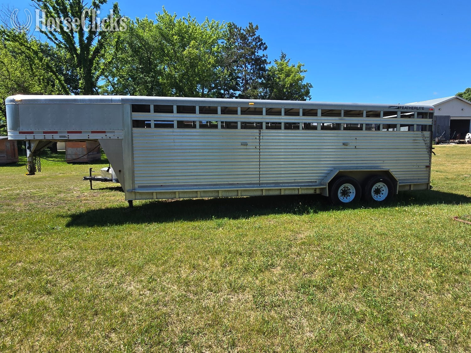 2005 Featherlite Trailers  Gooseneck Livestock Trailer in Wisconsin