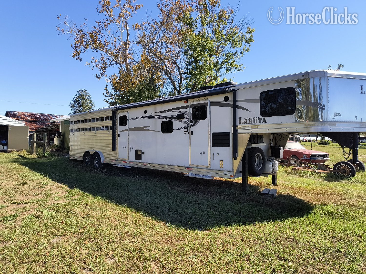 2016 Lakota Stock/Combo Gooseneck Horse Trailer