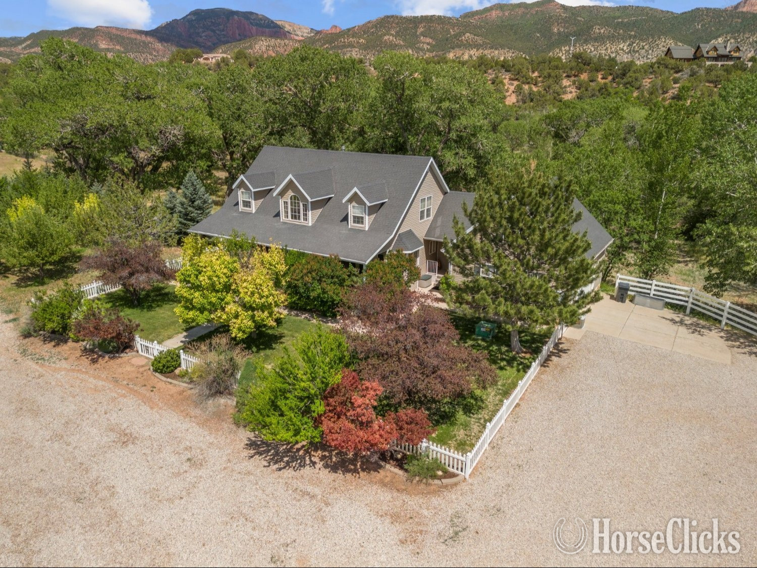 Horse property, 10 stall horse barn, beautiful views, peaceful & quiet in Utah