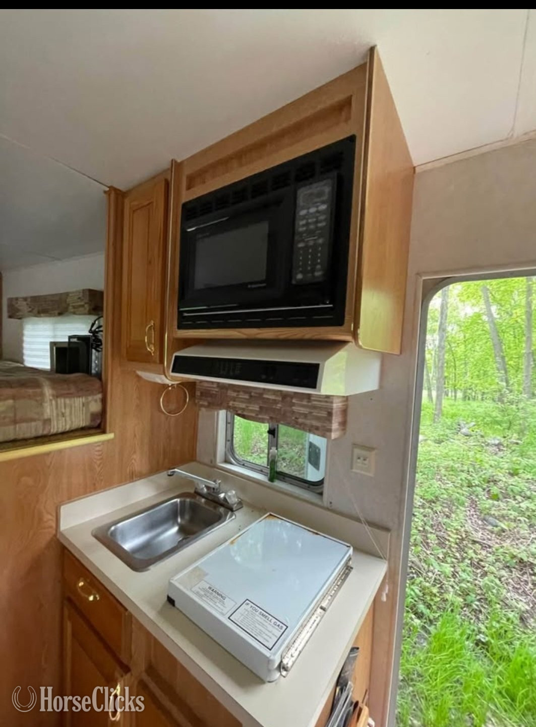 2003 C&C Show Stopper Gooseneck Horse Trailer Connecticut