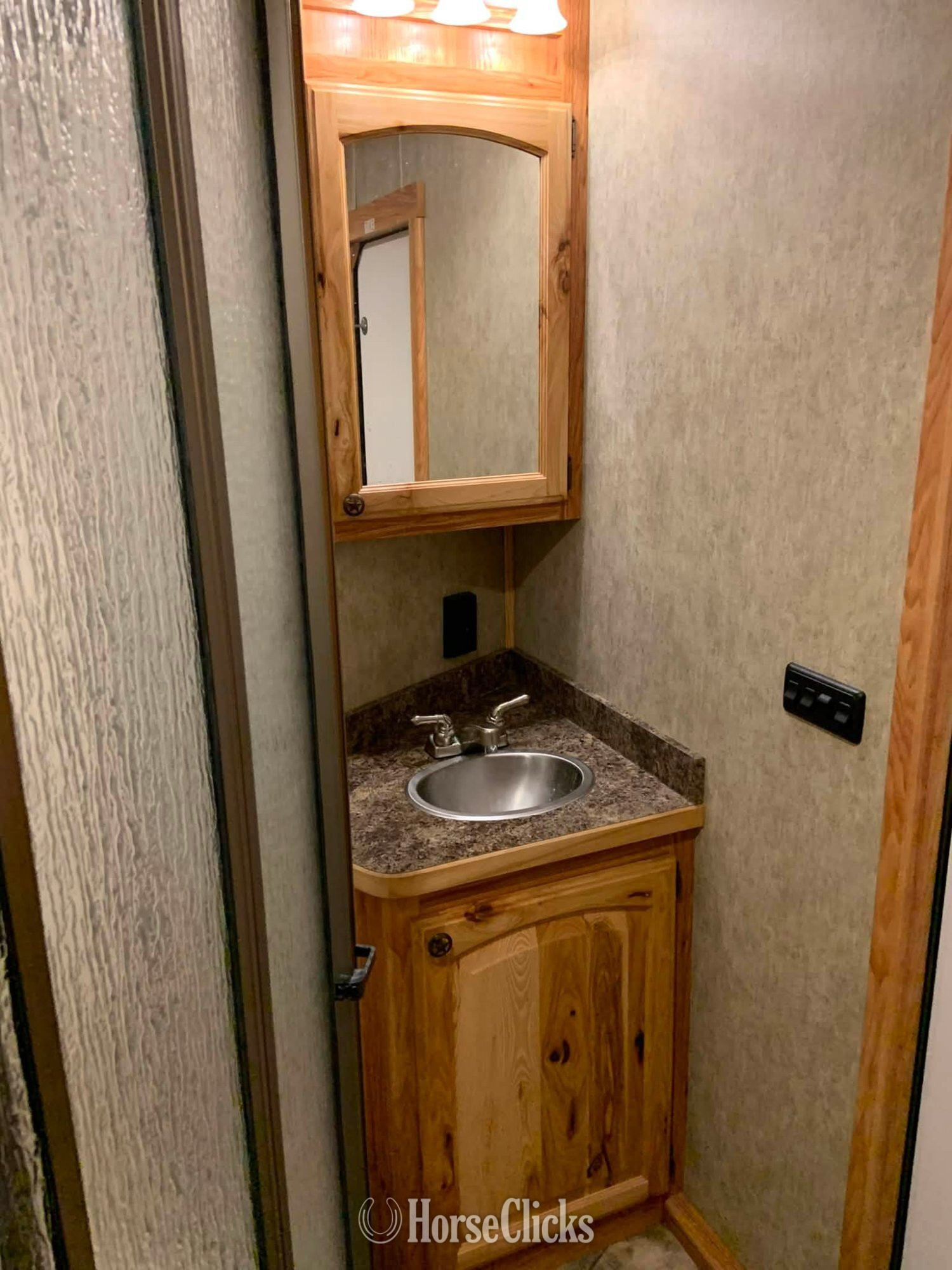 2015 Hoosier Trailers Outlaw Gooseneck Horse Trailer
