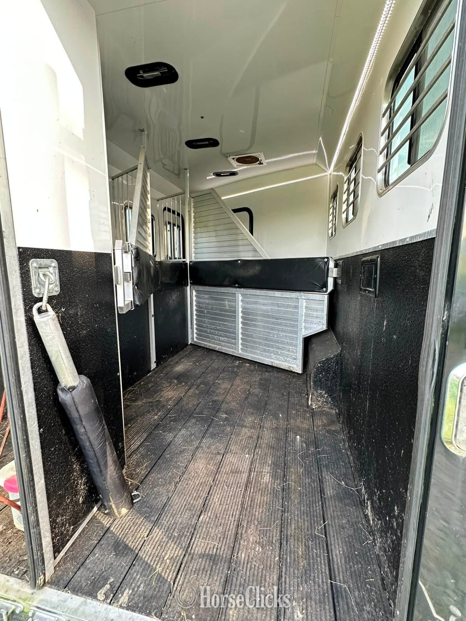 2015 Hoosier Trailers Outlaw Gooseneck Horse Trailer - Horse Trailers in Indiana