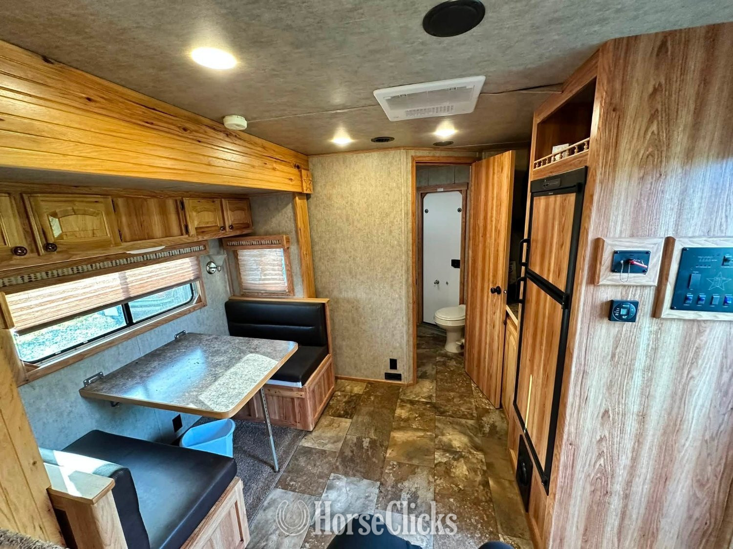 2015 Hoosier Trailers Outlaw Gooseneck Horse Trailer - Horse Trailers