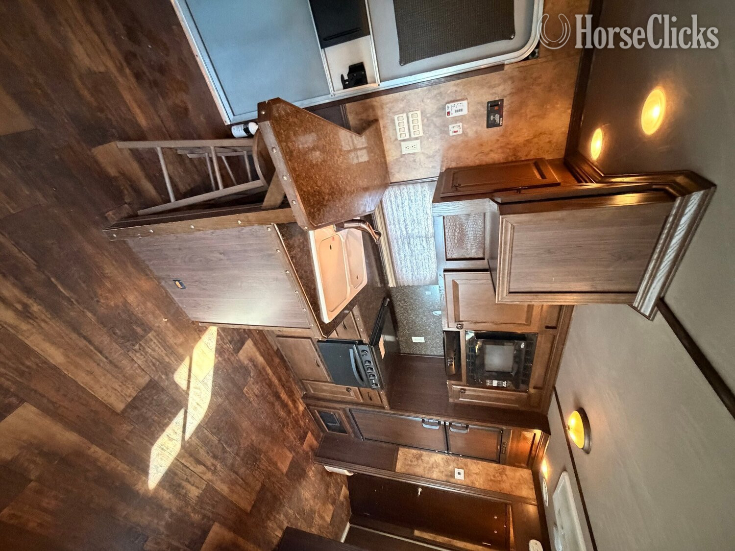 Horse Trailers - 2013 Lakota Bighorn Gooseneck Horse Trailer in Ohio