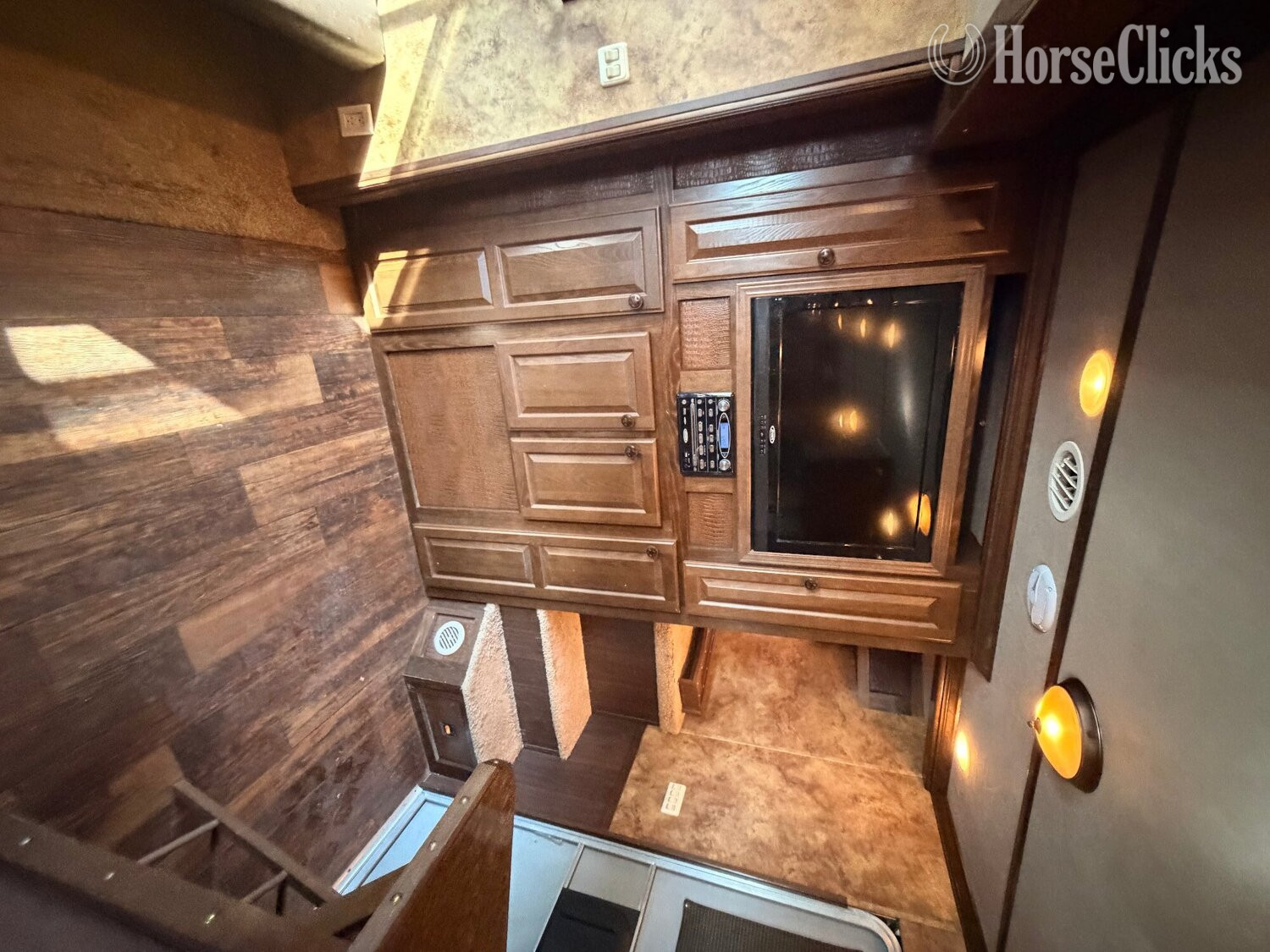 Horse Trailers - 2013 Lakota Bighorn Gooseneck Horse Trailer