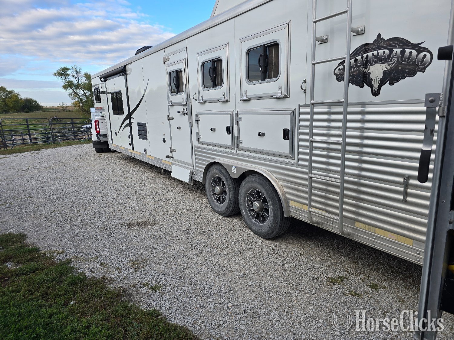 2017 Bison Coach Silverado Gooseneck Horse Trailer in Iowa