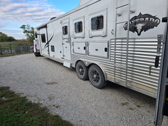 2017 Bison Coach Silverado Gooseneck Horse Trailer