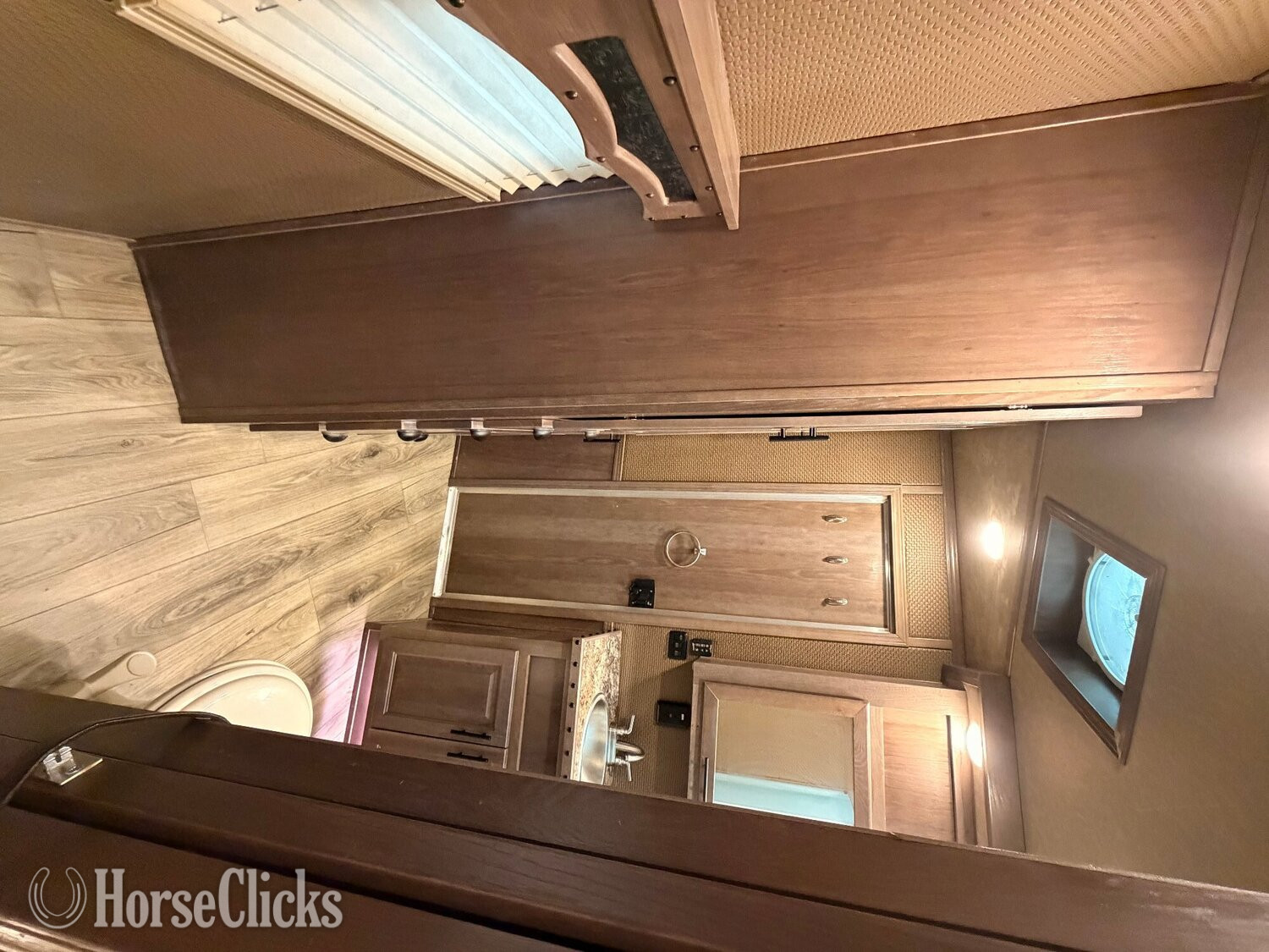 2022 Lakota Bighorn Gooseneck Horse Trailer - Horse Trailers