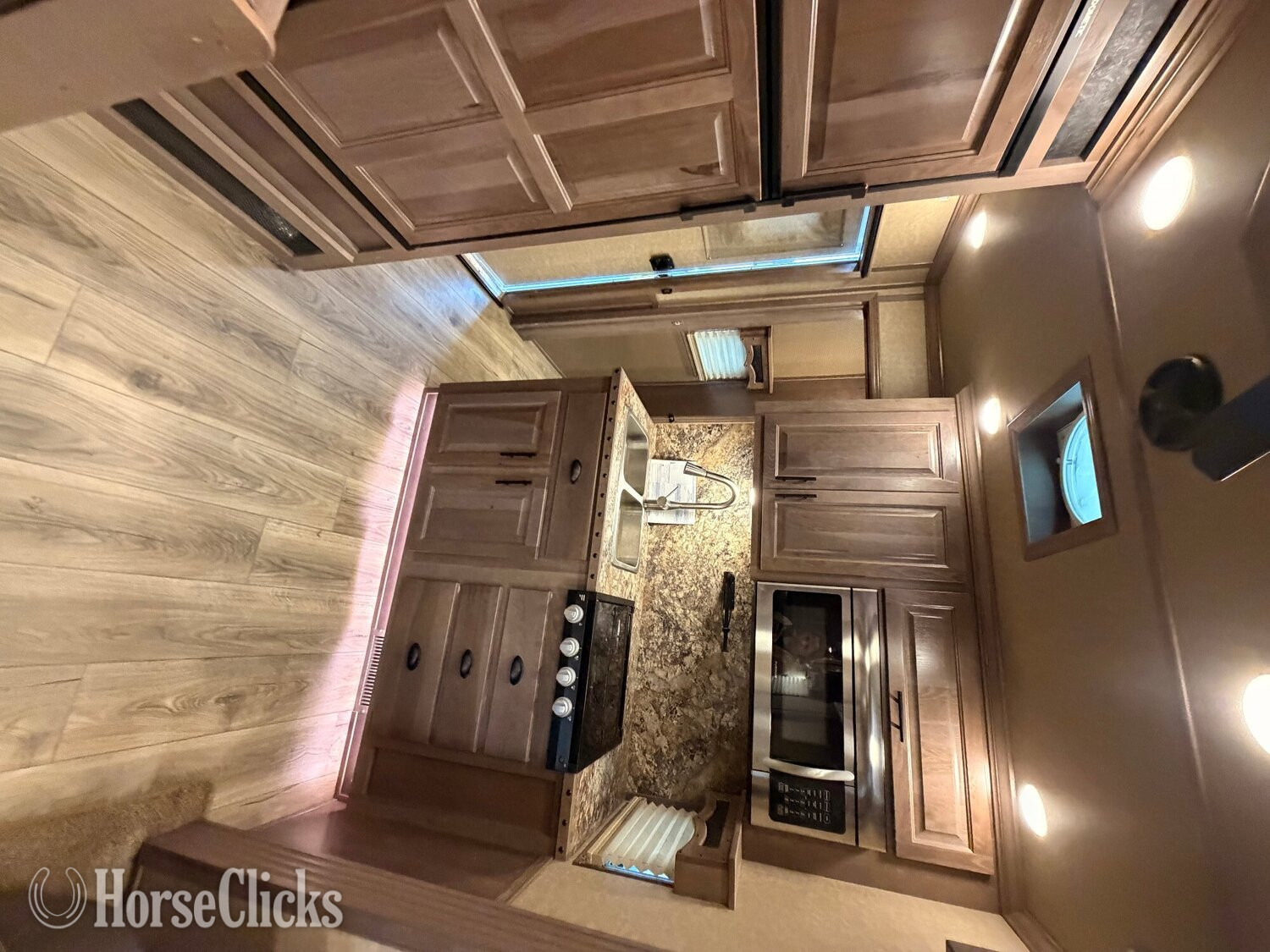 2022 Lakota Bighorn Gooseneck Horse Trailer Ohio
