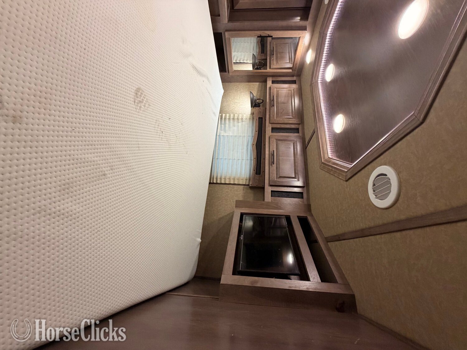 Horse Trailers - 2022 Lakota Bighorn Gooseneck Horse Trailer