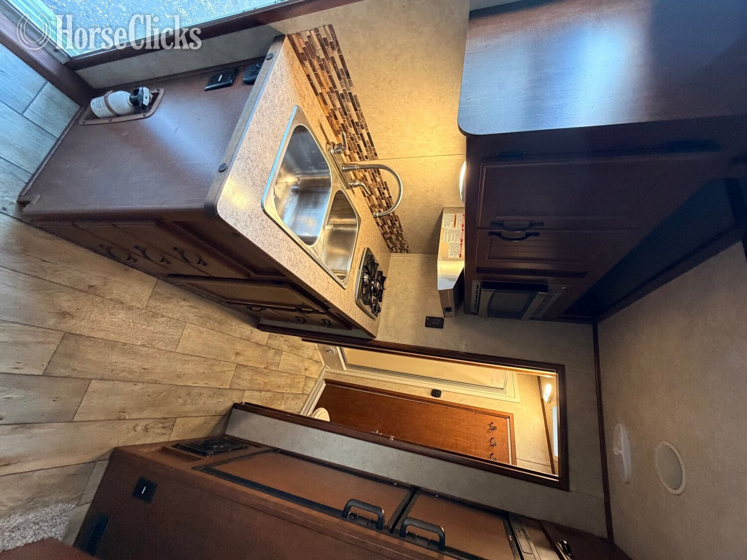 2017 Bison Coach 4HS Gooseneck Horse Trailer - Horse Trailers