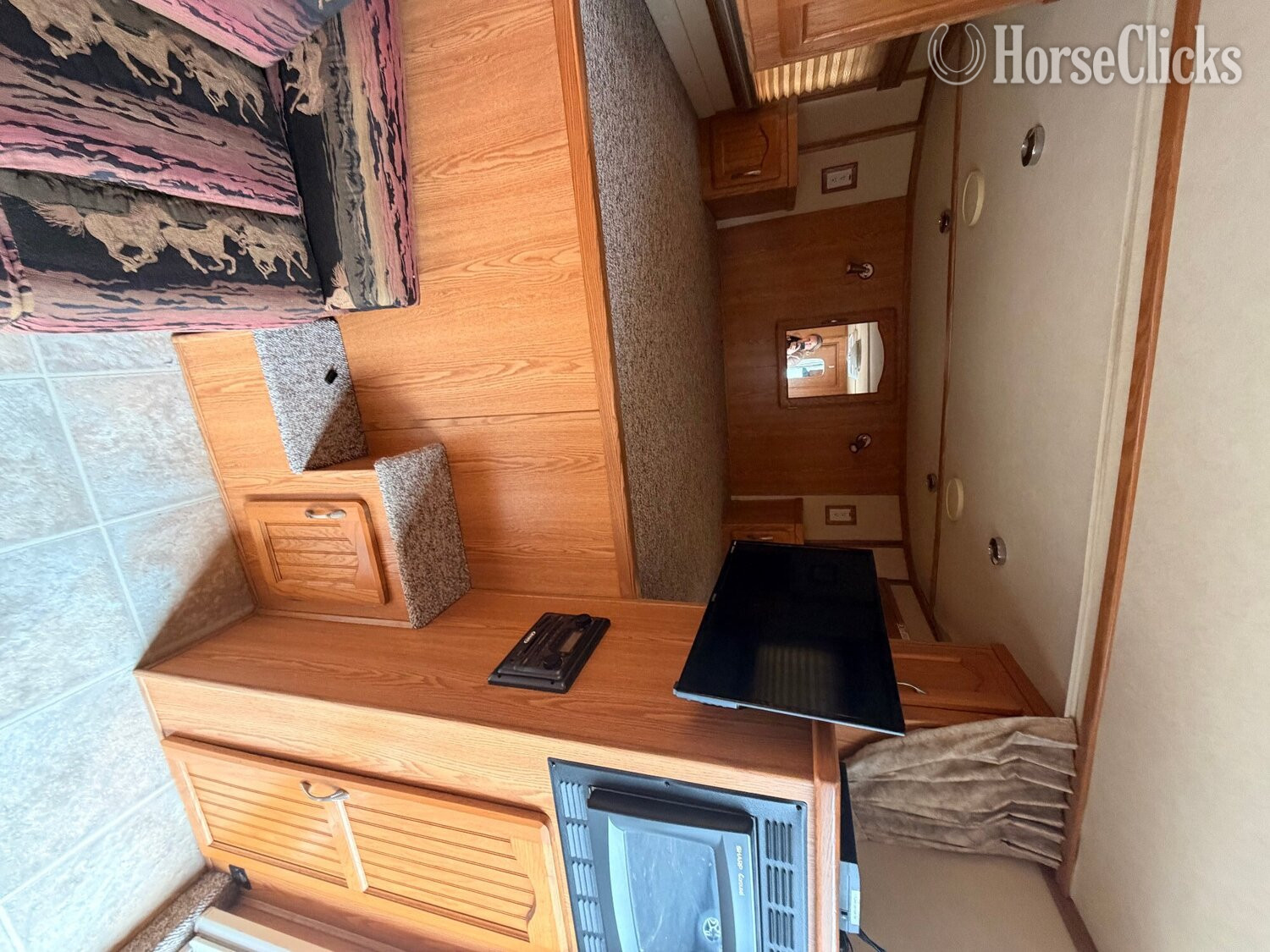 2004 Sundowner Trailers 4HS Gooseneck Horse Trailer