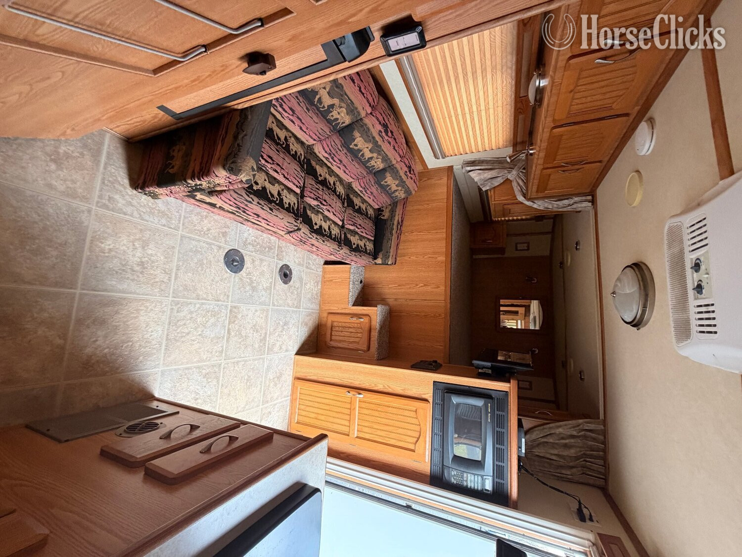 2004 Sundowner Trailers 4HS Gooseneck Horse Trailer - Horse Trailers