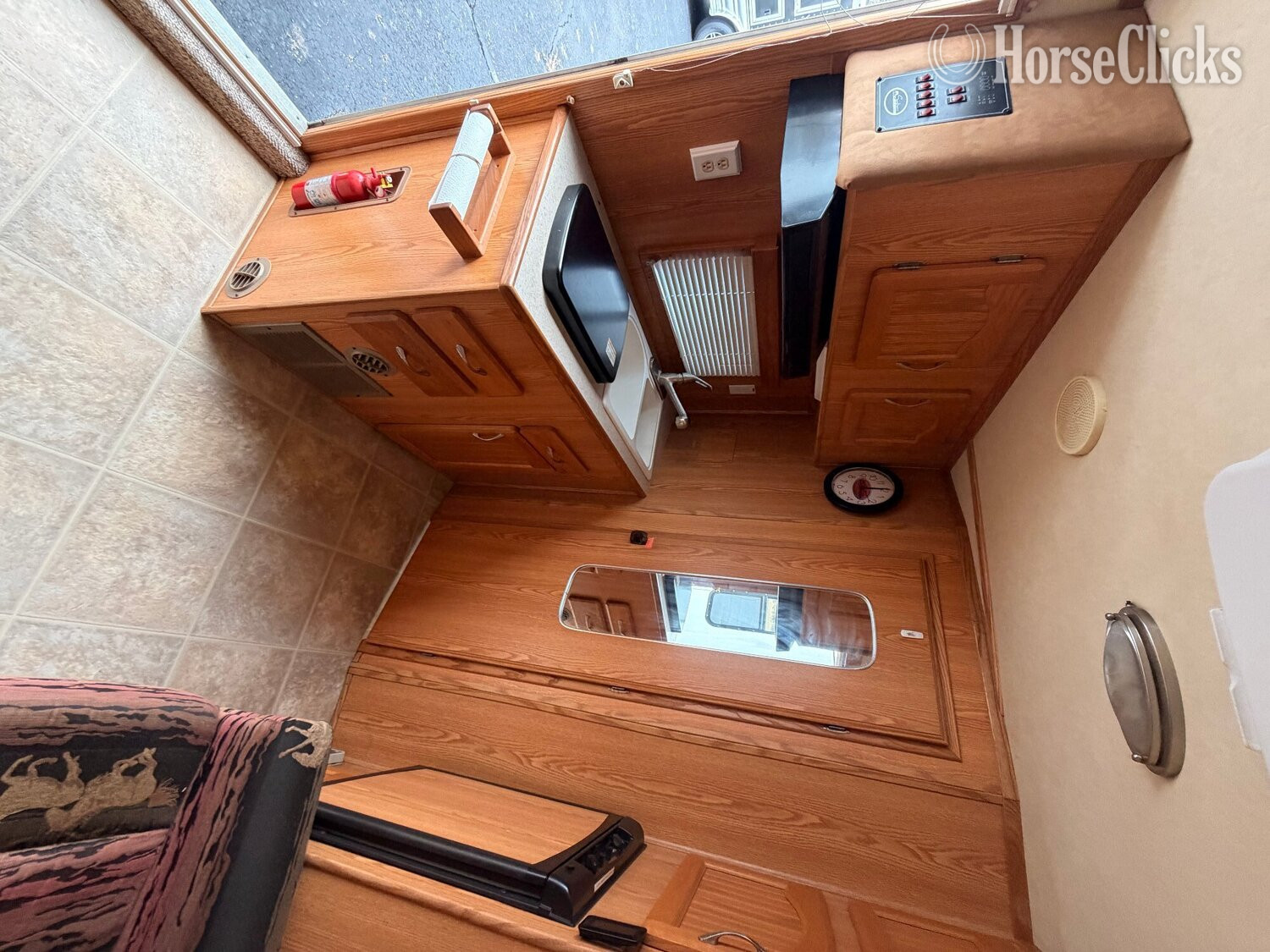 Horse Trailers - 2004 Sundowner Trailers 4HS Gooseneck Horse Trailer