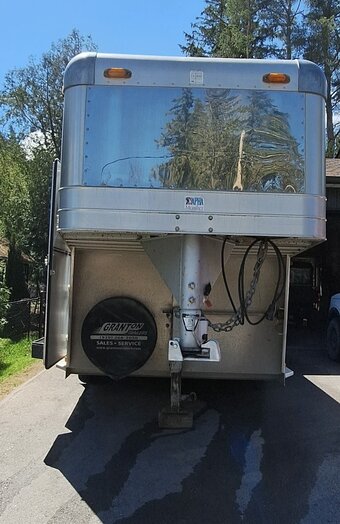 2000 4-Star Trailers 2 Horse Slant Load Gooseneck Horse Trailer