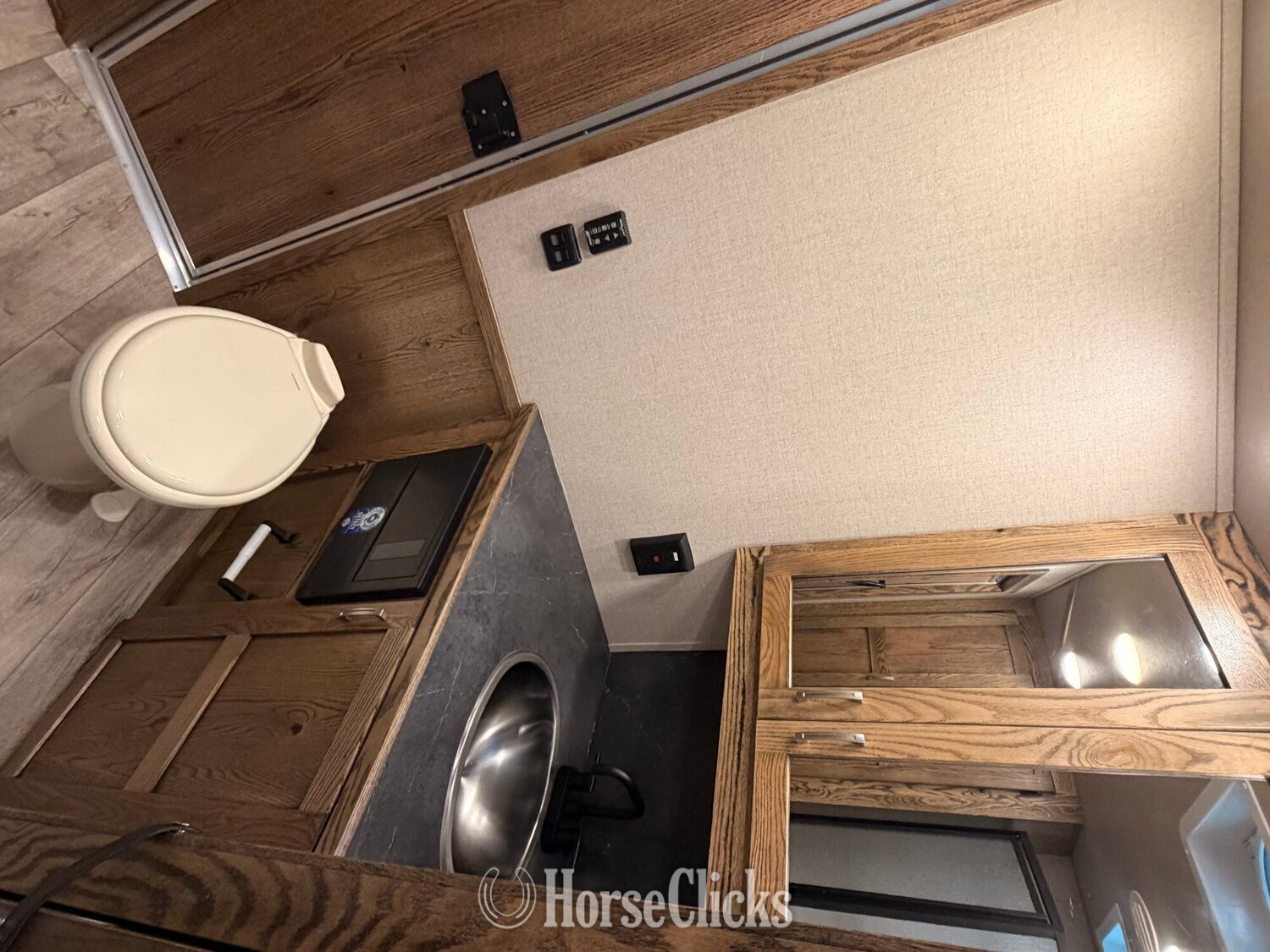 Horse Trailers - 2026 Lakota Charger Gooseneck Horse Trailer
