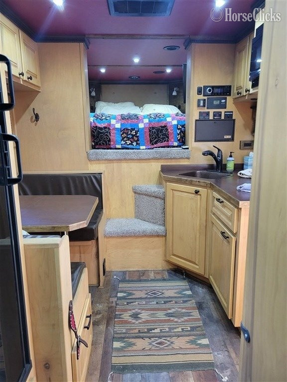 2017 Elite Trailers 2017 Elite Trailers Horse Trailer Gooseneck Horse Trailer
