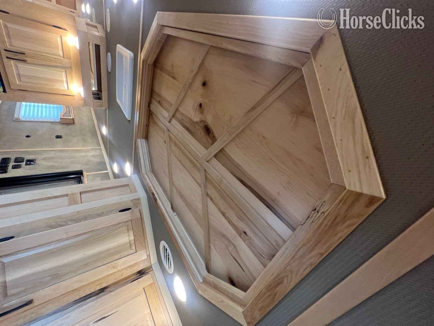 2026 Lakota Infinity Gooseneck Horse Trailer