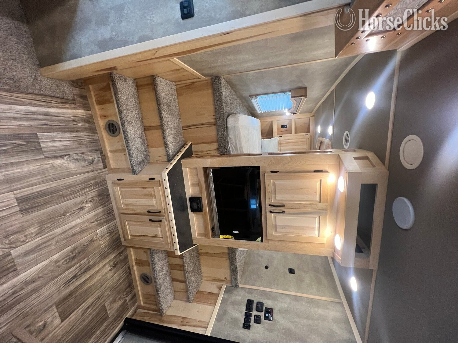 Ohio 2026 Lakota Infinity Gooseneck Horse Trailer