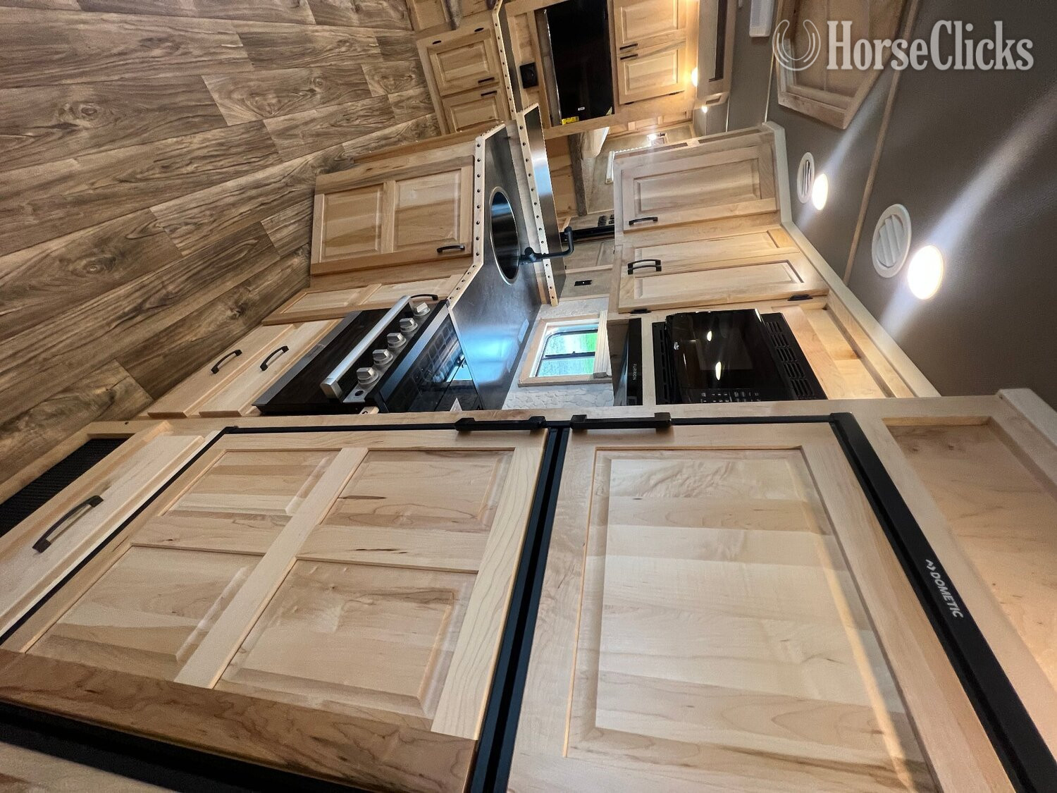 2026 Lakota Infinity Gooseneck Horse Trailer - Horse Trailers in Ohio