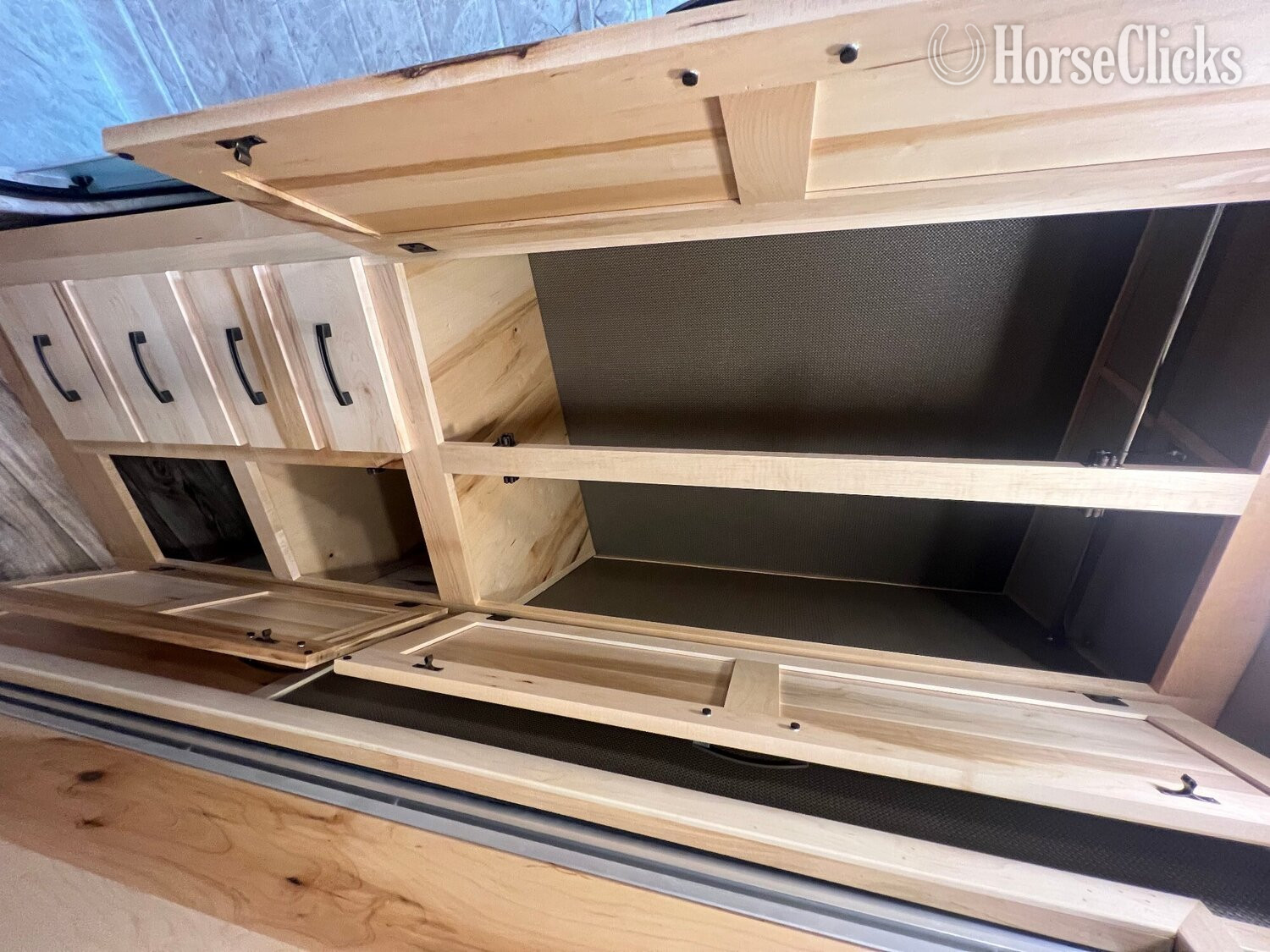 Horse Trailers - 2026 Lakota Infinity Gooseneck Horse Trailer in Ohio