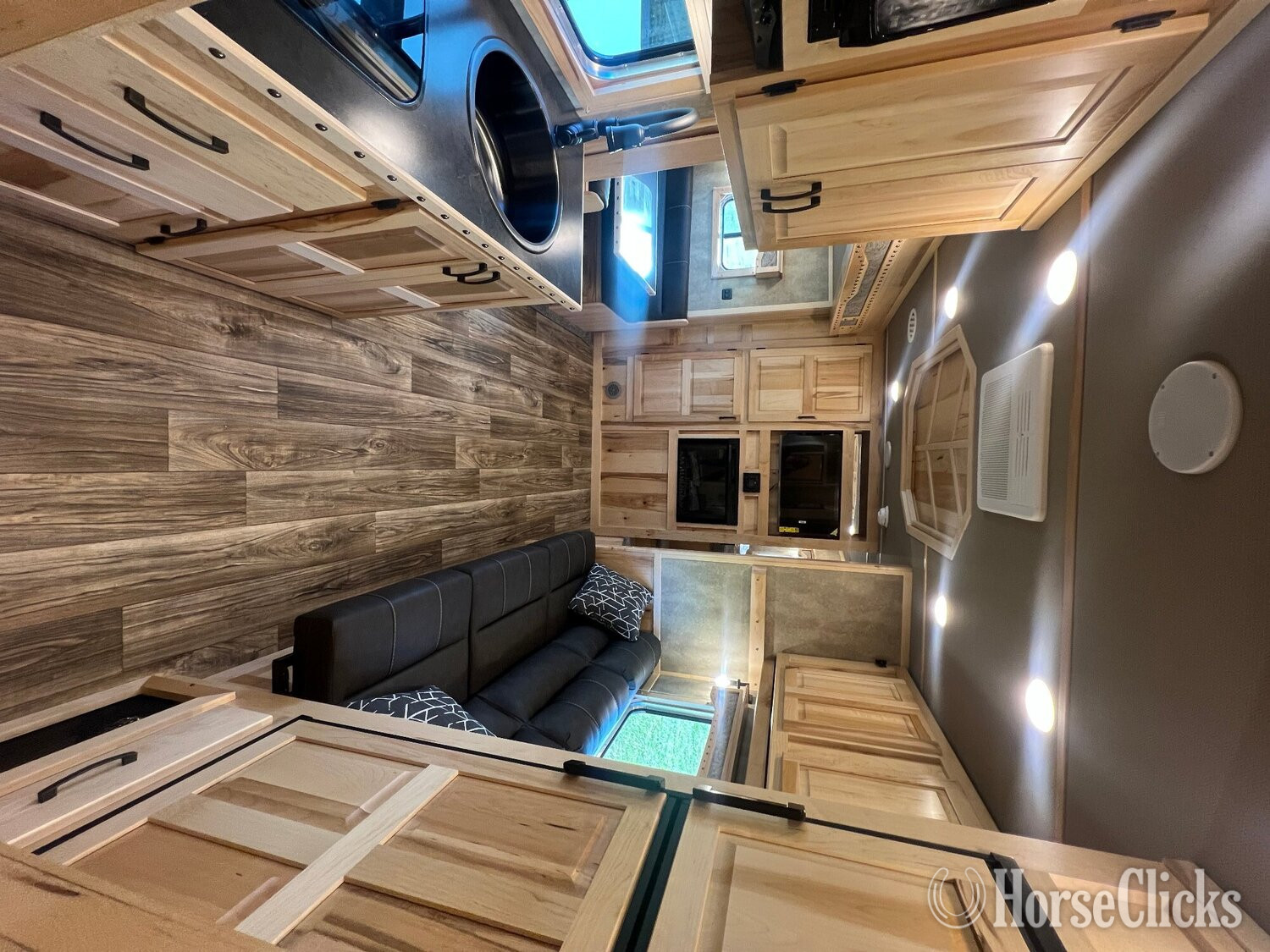 Horse Trailers - 2026 Lakota Infinity Gooseneck Horse Trailer
