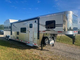 2026 Lakota Infinity Gooseneck Horse Trailer