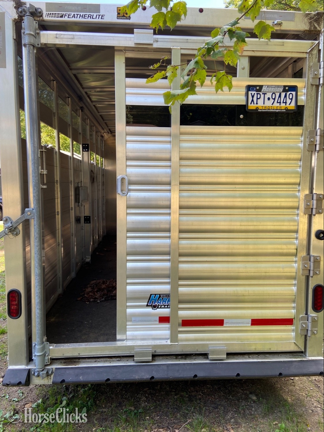 Horse Trailers - 2023 Featherlite Trailers 8417 Gooseneck Horse Trailer