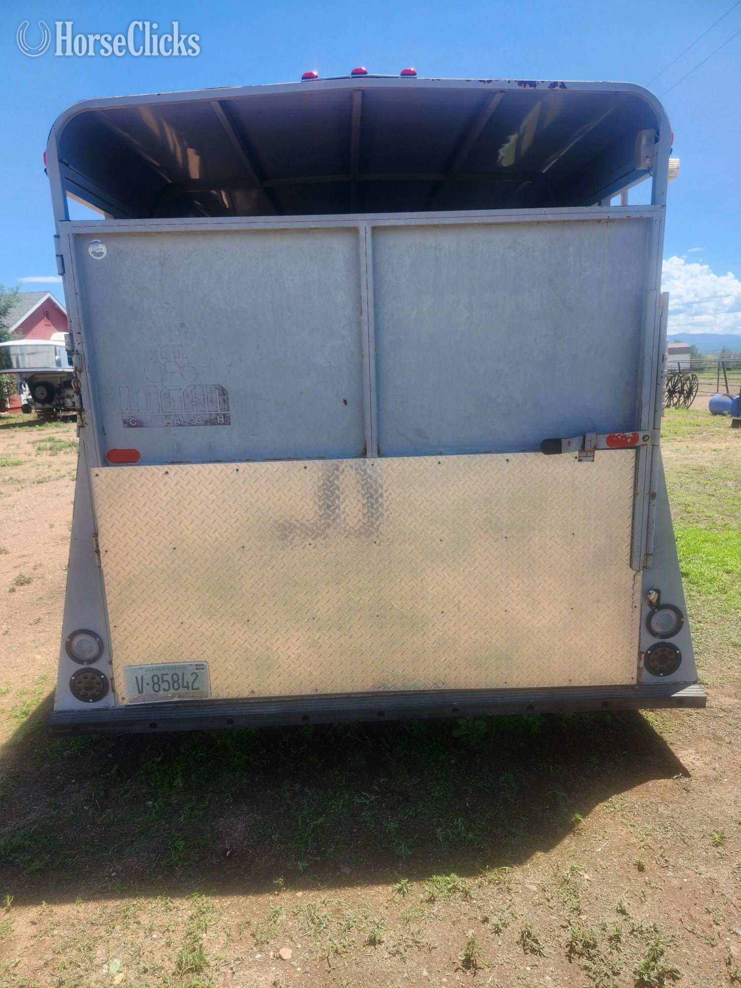 1992 Logan Coach 3 horse slant Bumper Pull Horse Trailer - Horse Trailers