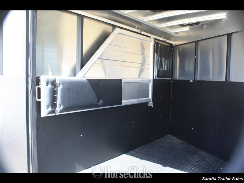 2024 Logan Coach Bullseye Bumper Pull Horse Trailer - Horse Trailers