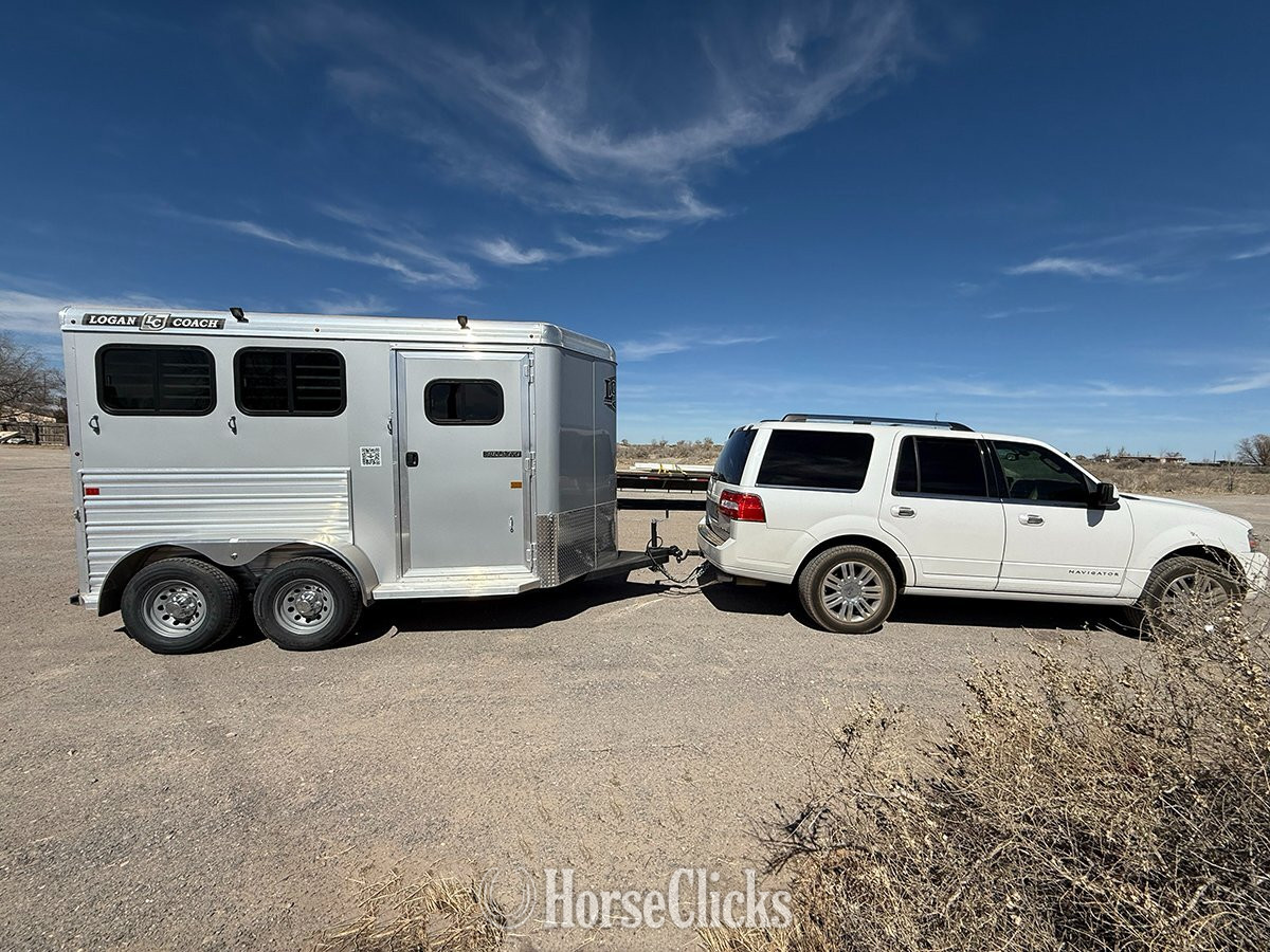 Horse Trailers - 2024 Logan Coach Bullseye Bumper Pull Horse Trailer in New Mexico