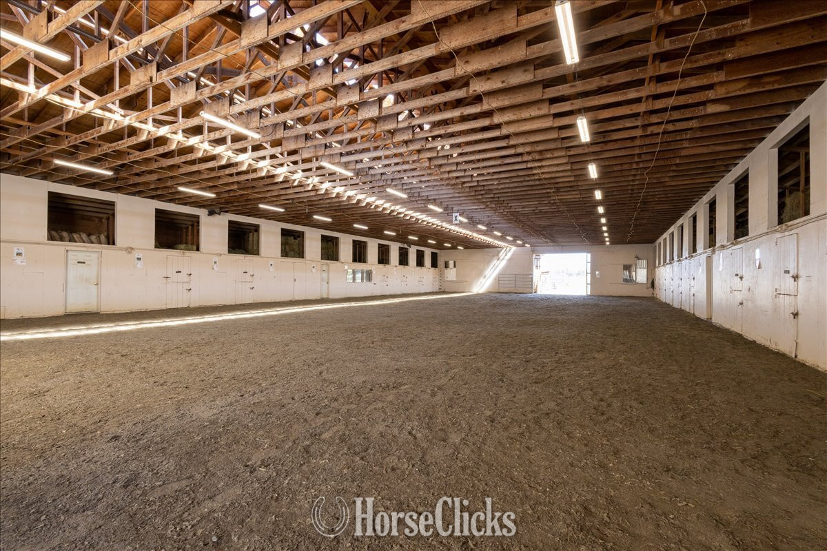 Ranch - Active Income Producing Equestrian Facility in Washington