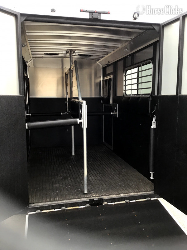 2026 Logan Coach   Horse Trailer - Horse Trailers