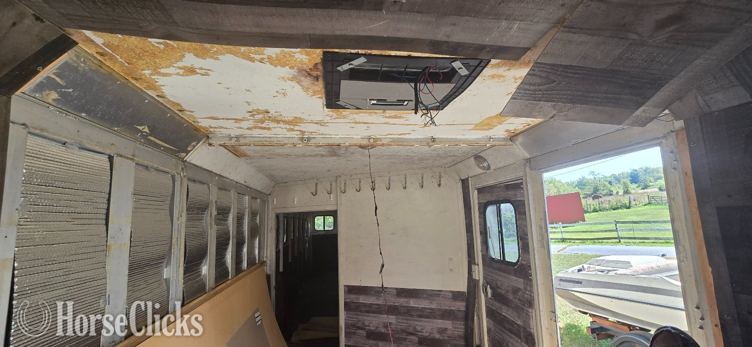 1993 Sidekick Trailers  Gooseneck Horse Trailer - Horse Trailers in Michigan