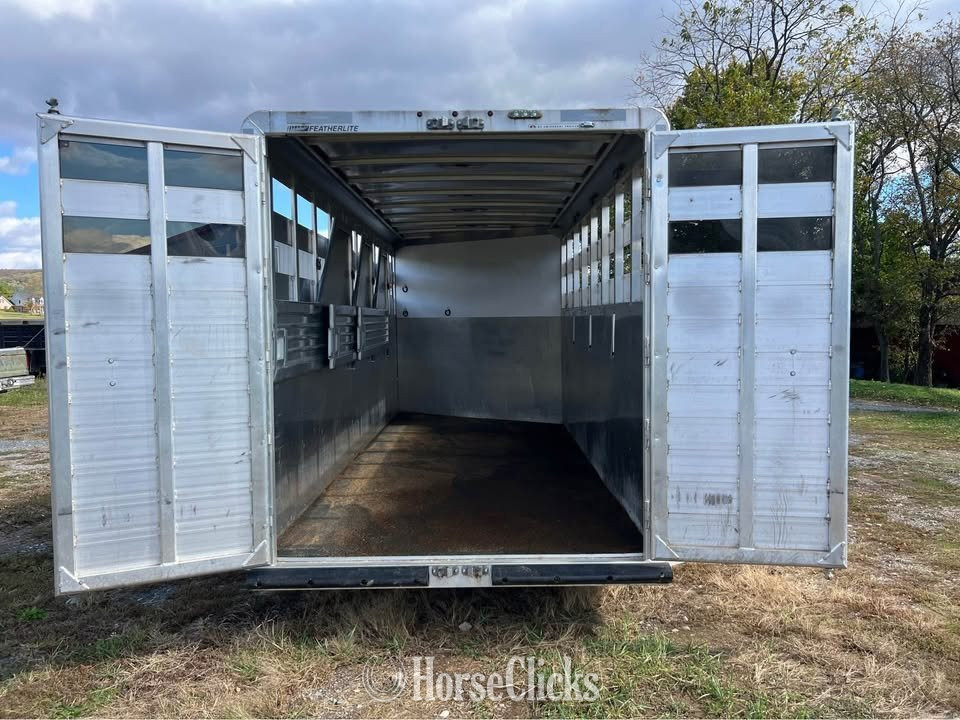 2019 Featherlite Trailers 9751 Gooseneck Horse Trailer - Horse Trailers