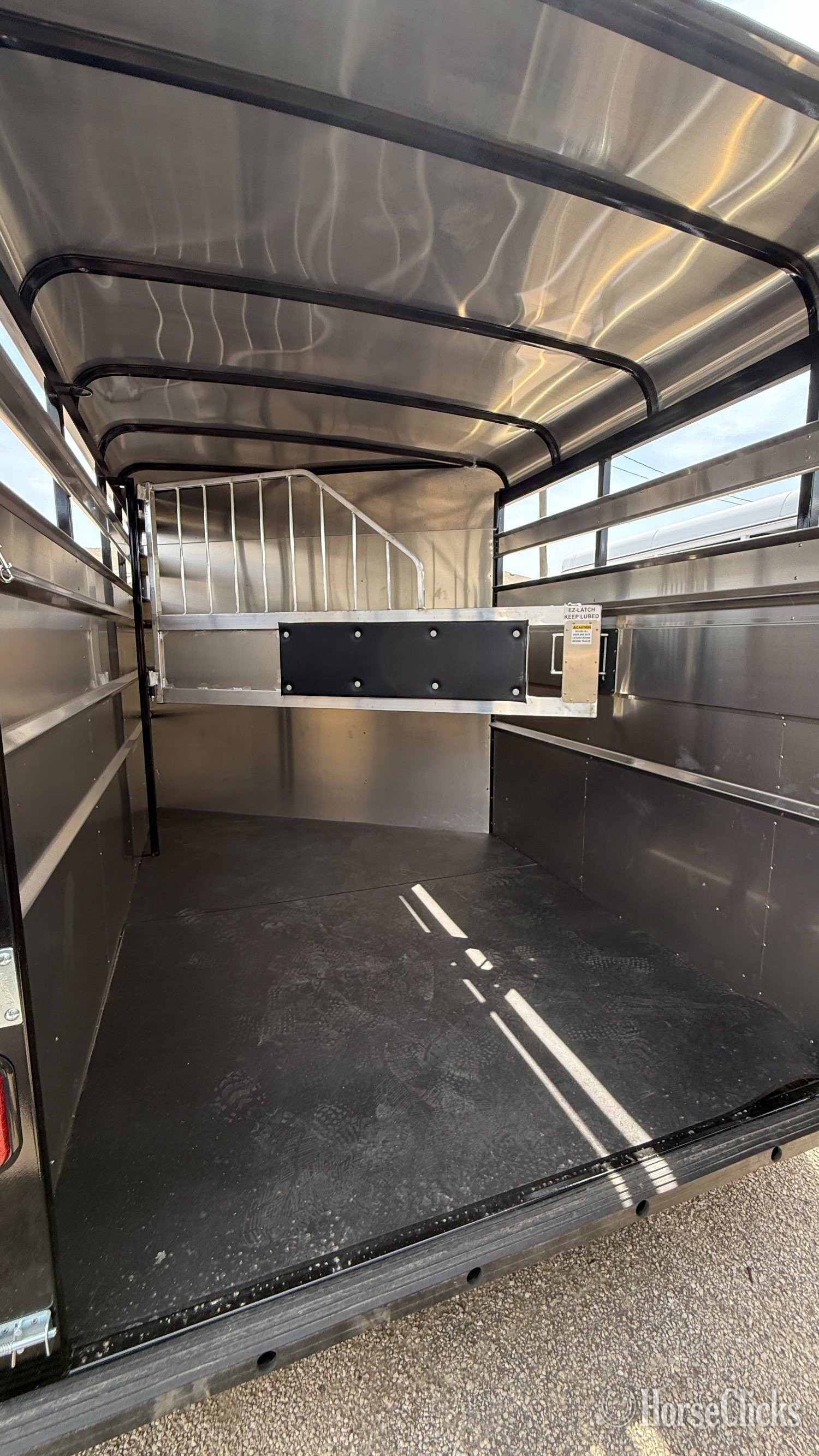 Texas 2027 Maverick Trailers 2027 Maverick HS 2 Horse Aluminum & Steel 2400 lbs empty Bumper Pull Horse Trailer